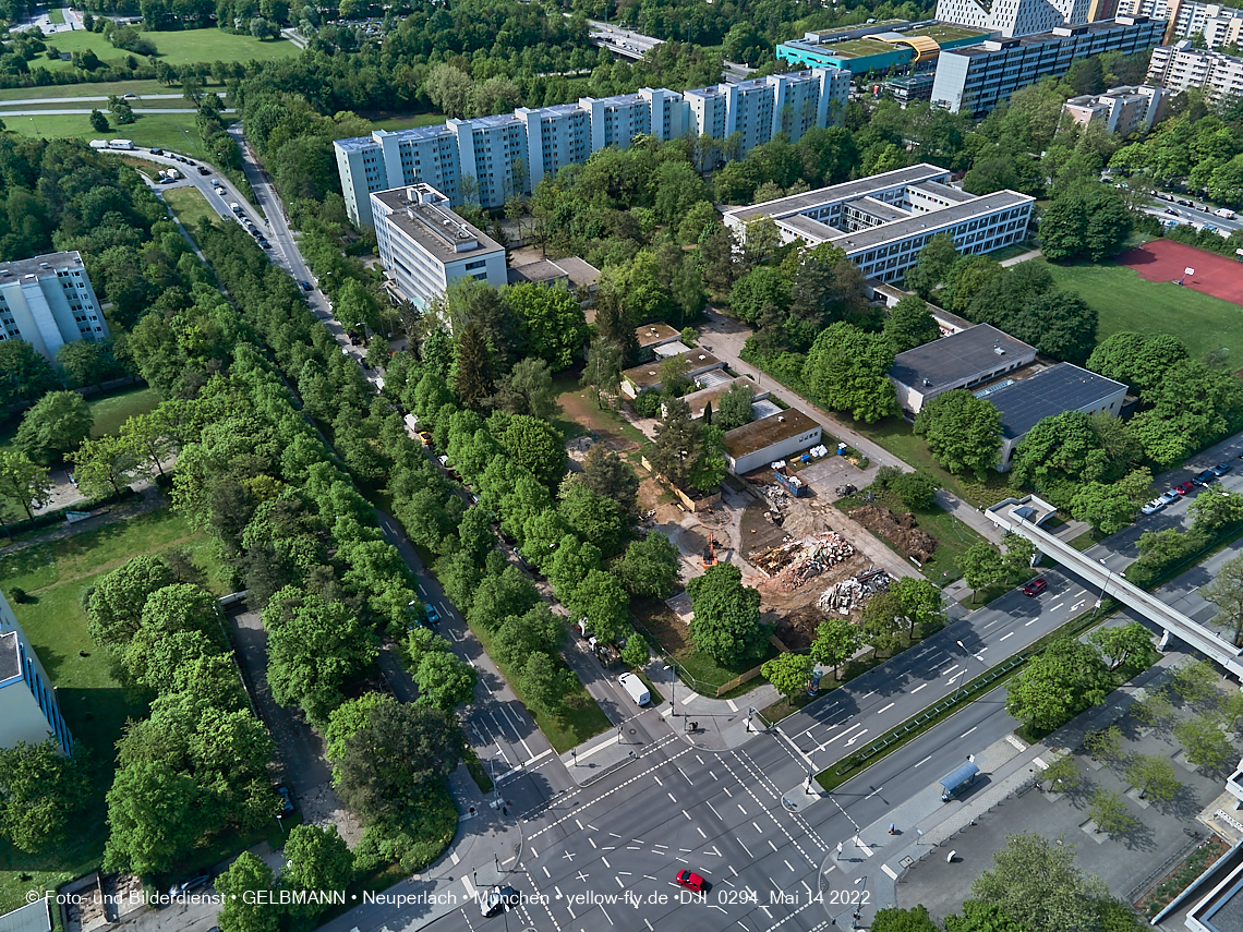 14.05.2022 - Luftbilder von der Baustelle Haus für Kinder in Neuperlach